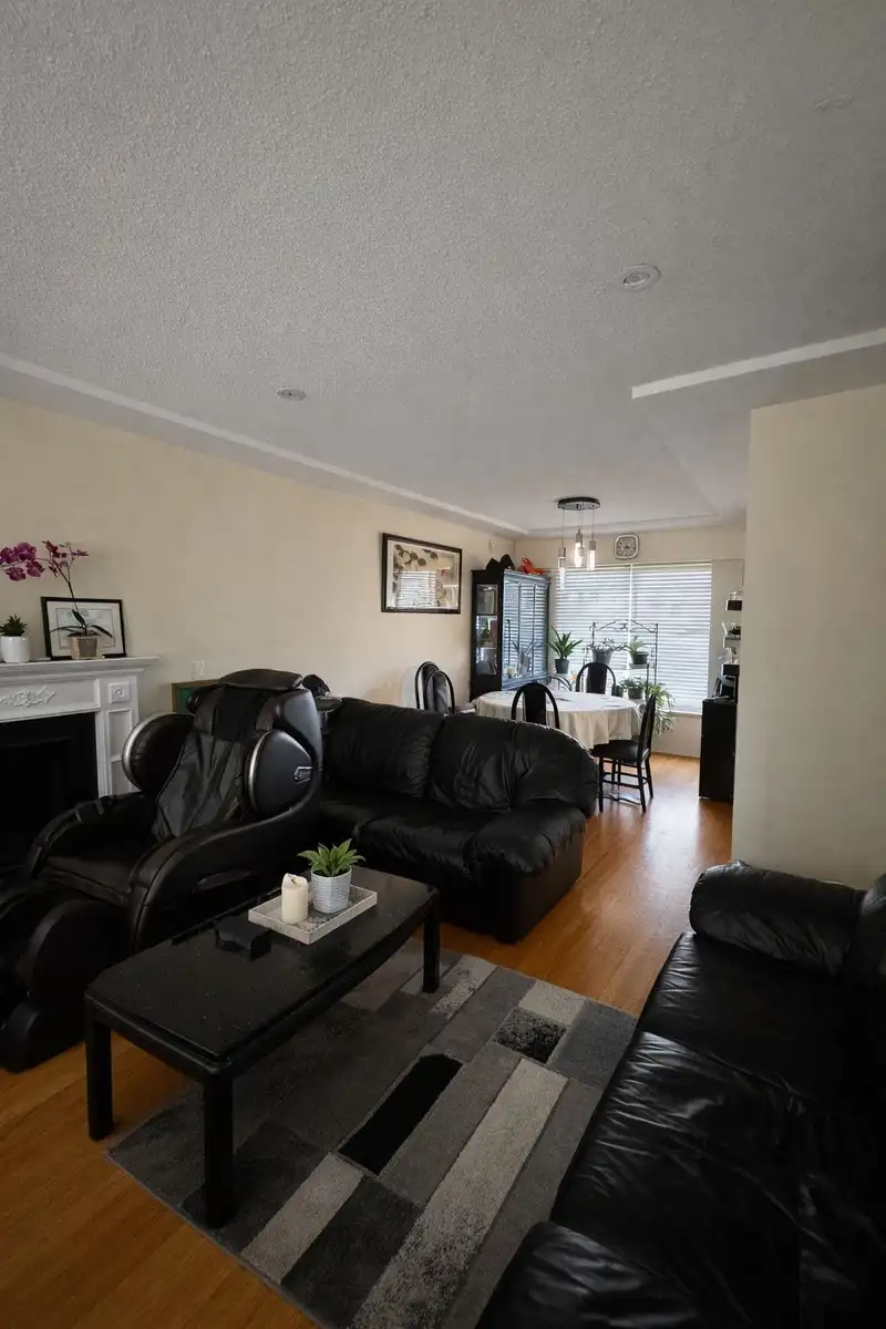 4720 PANDORA STREET - photo 4 of 23