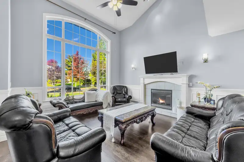 8362 170A STREET - photo 4 of 40