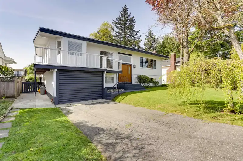 15568 THRIFT AVENUE - photo 2 of 31