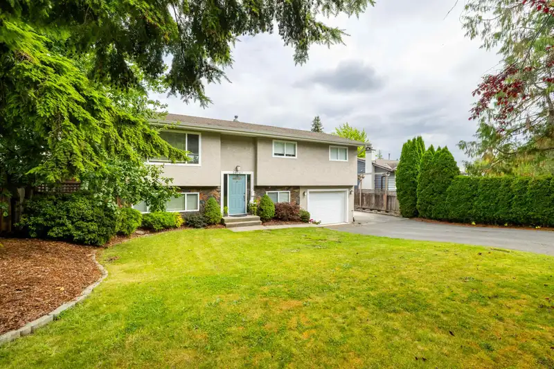 20737 GRADE CRESCENT - photo 3 of 40