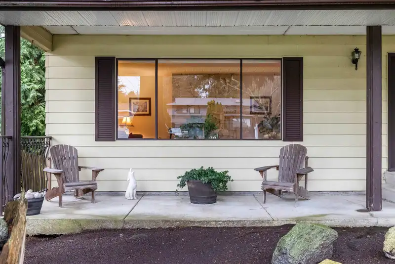 13474 15 AVENUE - photo 2 of 39