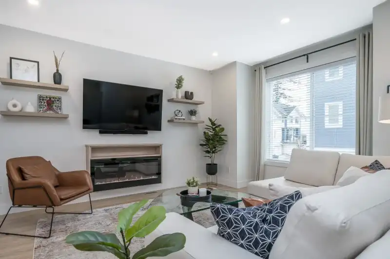 5 14355 62 AVENUE - photo 1 of 40