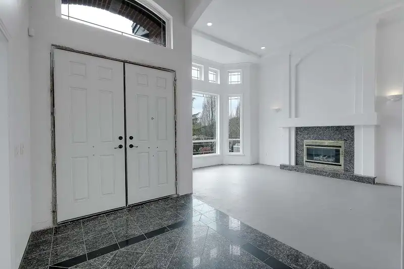 1567 TOPAZ COURT - photo 4 of 40