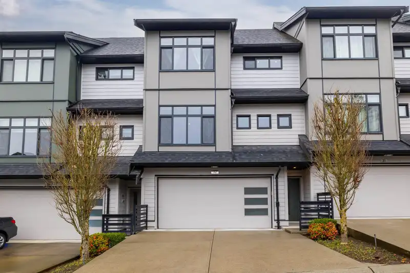 32 15177 60 AVENUE - photo 1 of 40