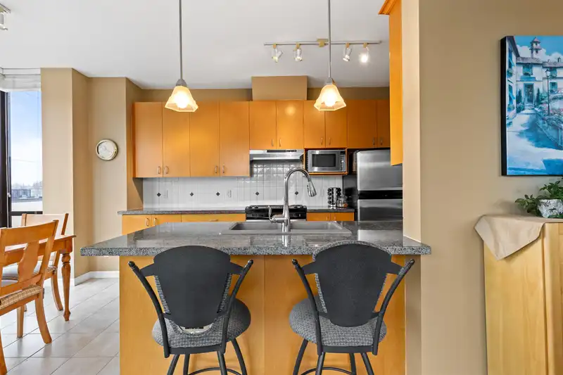 304 1581 FOSTER STREET - photo 4 of 30