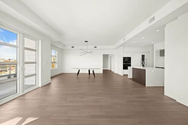 504 6168 EAST BOULEVARD - photo 3 of 37