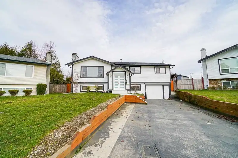 3174 ROYAL COURT - photo 4 of 25