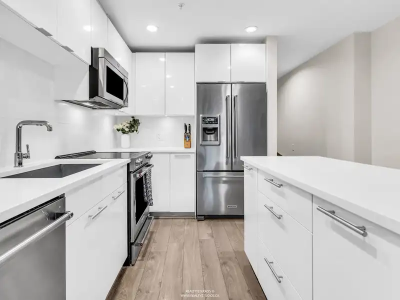117 723 W 3RD STREET - photo 3 of 38