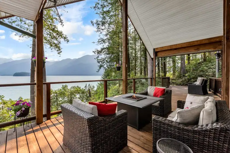 4 CHRISTIAN COVE - photo 1 of 40
