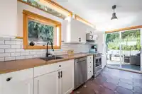 811 MARINE DRIVE - thumbnail 9
