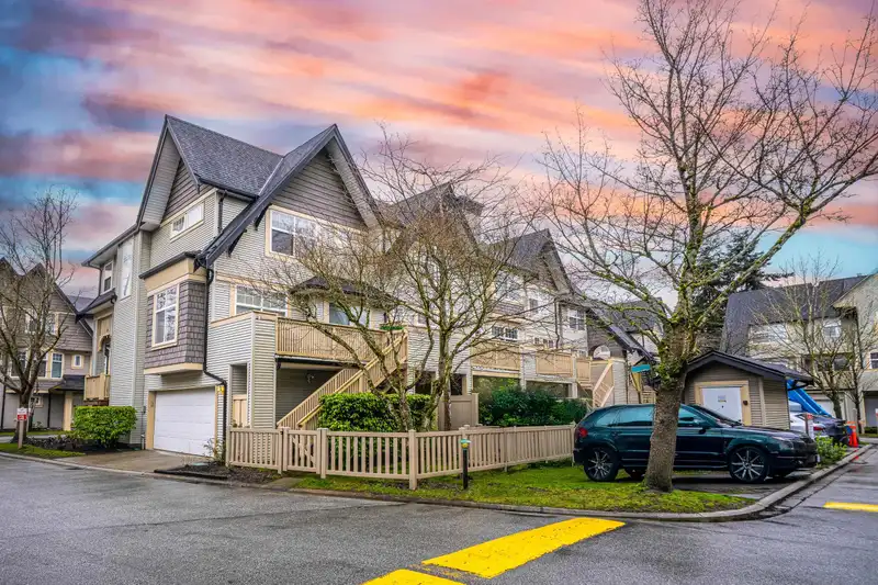 83 3711 ROBSON COURT - photo 2 of 6