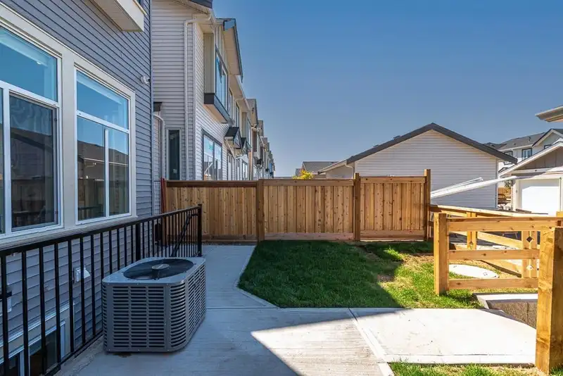 19647 74 AVENUE - photo 4 of 37