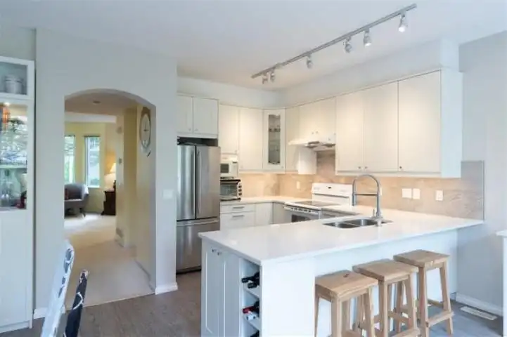 10 7500 CUMBERLAND STREET - photo 2 of 25