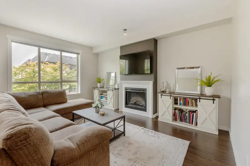 22 10595 DELSOM CRESCENT - photo 2 of 40