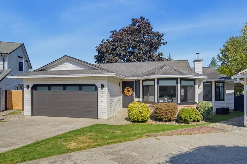 21316 89A AVENUE - photo 2 of 25