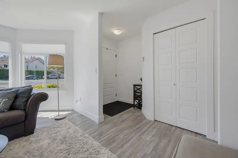 21316 89A AVENUE - photo 4 of 25