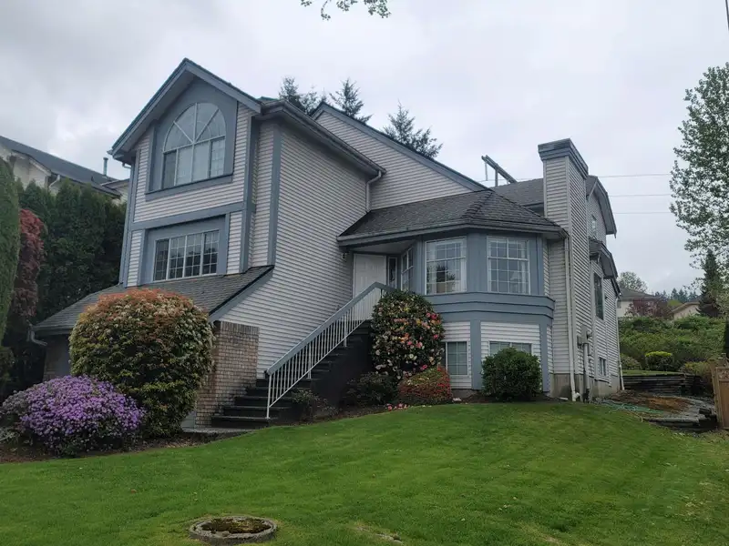 2925 CLIFFROSE CRESCENT - photo 1 of 30