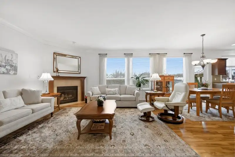 32610 HOOD AVENUE - photo 4 of 30