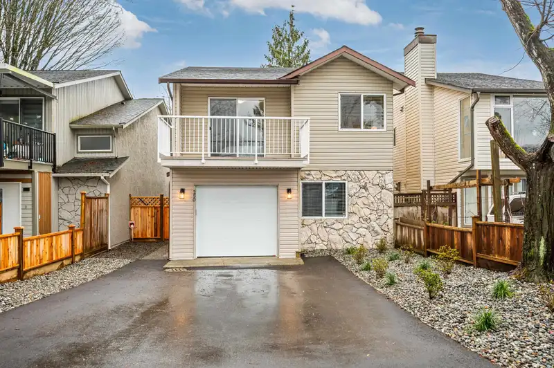 250 DAVIS CRESCENT - photo 1 of 40