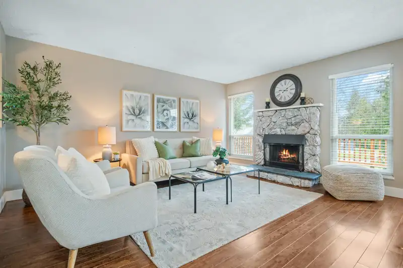 250 DAVIS CRESCENT - photo 3 of 40