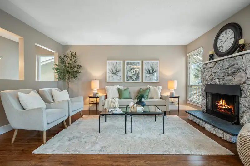 250 DAVIS CRESCENT - photo 4 of 40