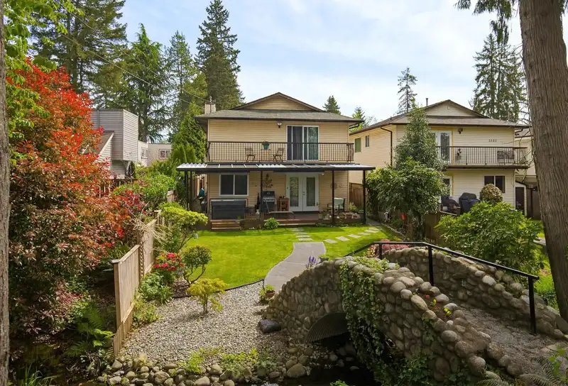3358 JERVIS STREET - photo 4 of 38