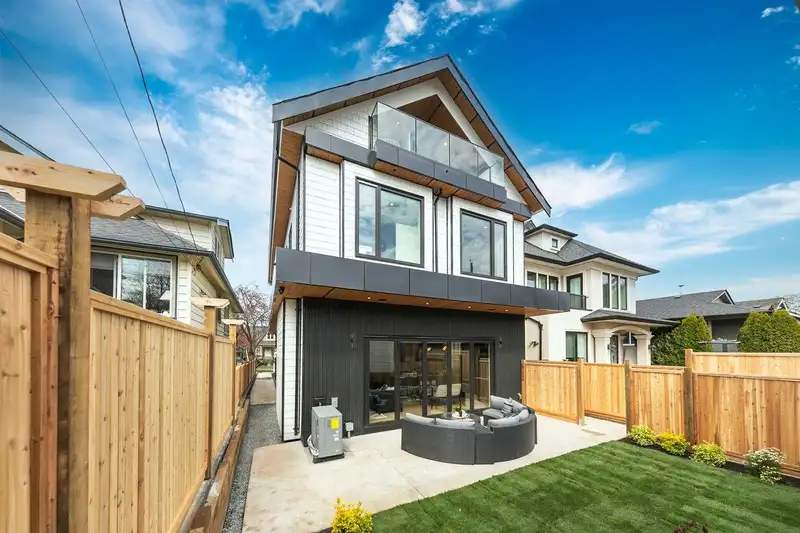 2 3708 W 18TH AVENUE - photo 1 of 37