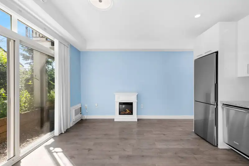 105 19940 BRYDON CRESCENT - photo 4 of 17