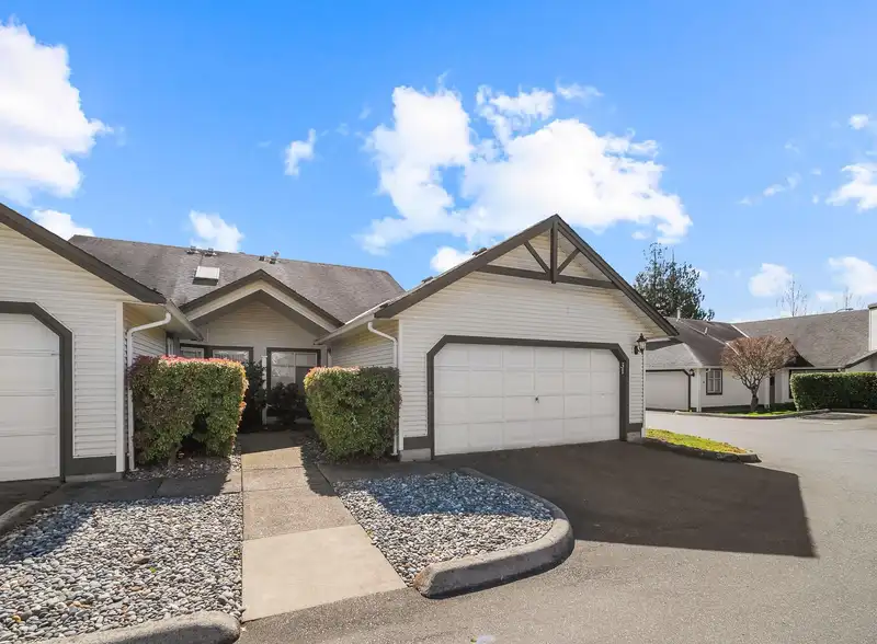 31 19649 53 AVENUE - photo 1 of 36