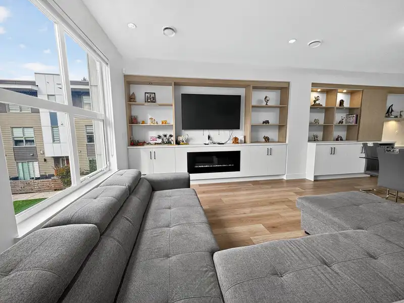 30 12585 104A AVENUE - photo 1 of 33