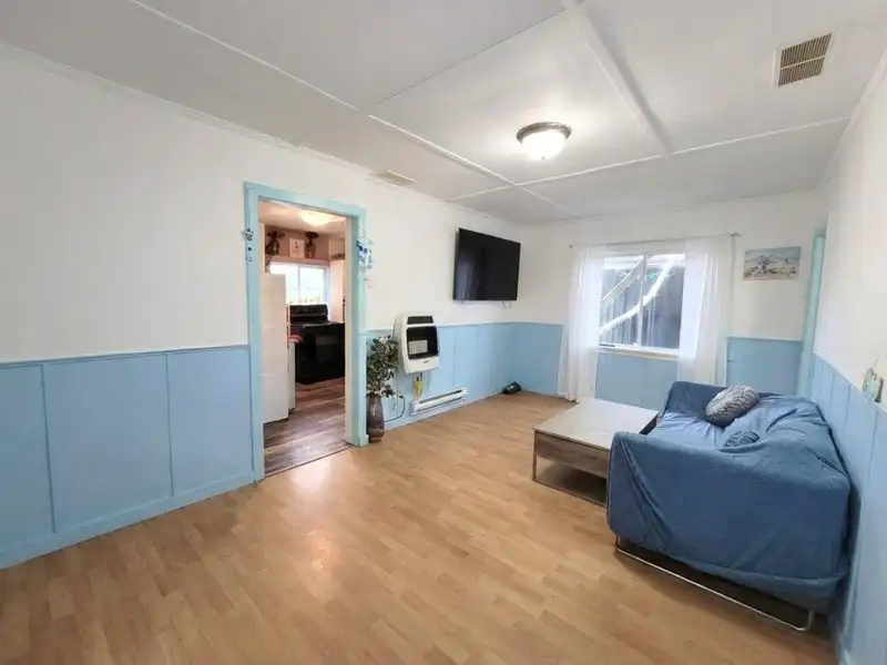 942 LEE STREET - photo 3 of 13