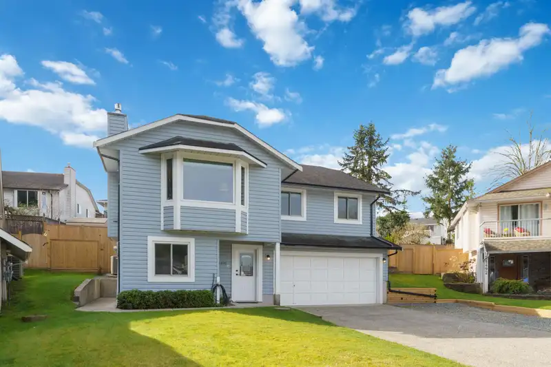21496 90 AVENUE - photo 1 of 40