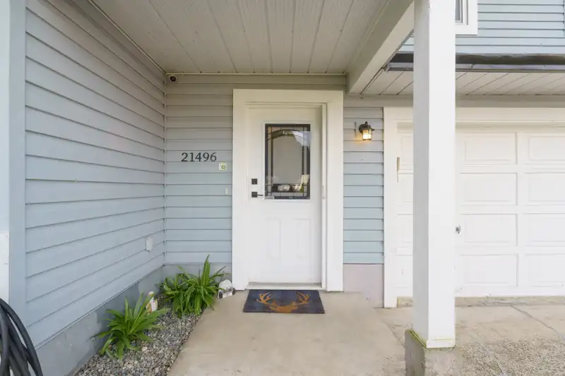 21496 90 AVENUE - photo 3 of 40