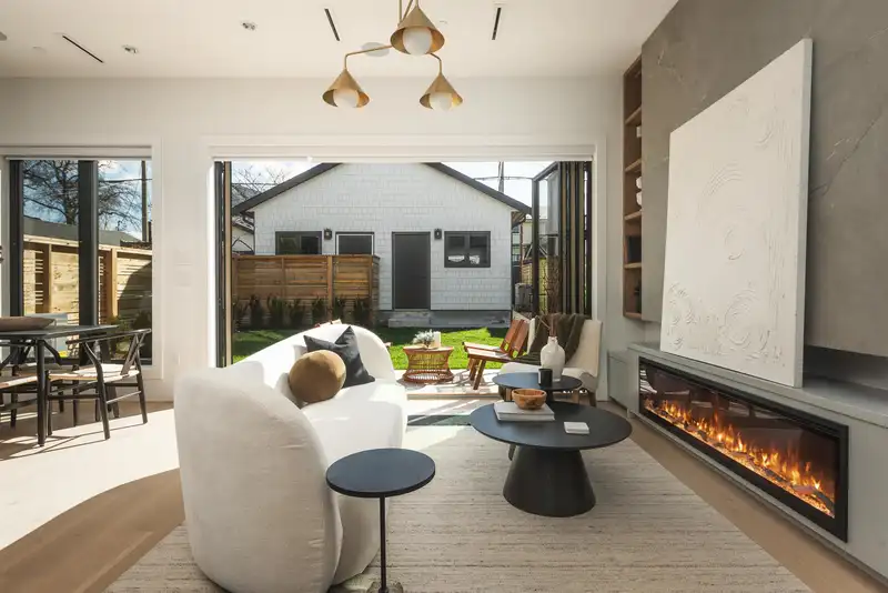 2 2684 OXFORD STREET - photo 2 of 26