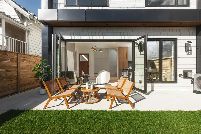 2 2684 OXFORD STREET - photo 4 of 26