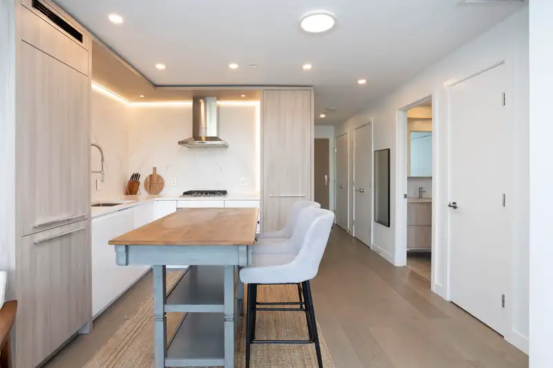 1103 15165 THRIFT AVENUE - photo 3 of 36