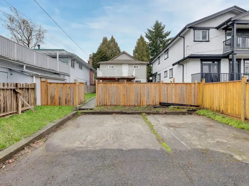 4168 PARKER STREET - photo 1 of 35