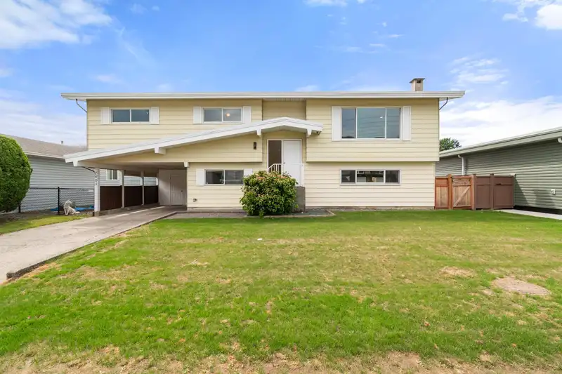 1605 LOGAN ROAD - photo 1 of 35