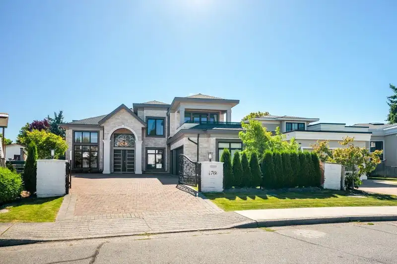 4760 LARKSPUR AVENUE - photo 1 of 31