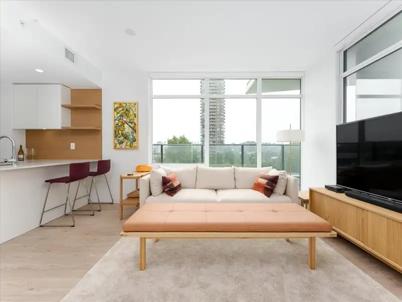 502 2181 MADISON AVENUE - photo 2 of 27