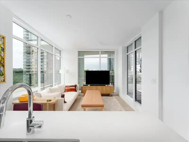 502 2181 MADISON AVENUE - photo 3 of 27