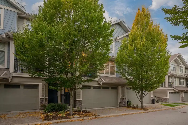 42 22225 50TH AVENUE - photo 2 of 40