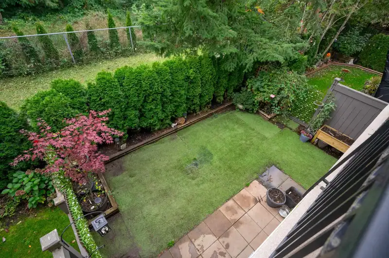42 22225 50TH AVENUE - photo 3 of 40