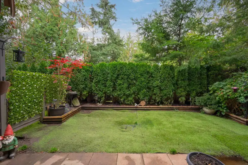 42 22225 50TH AVENUE - photo 4 of 40