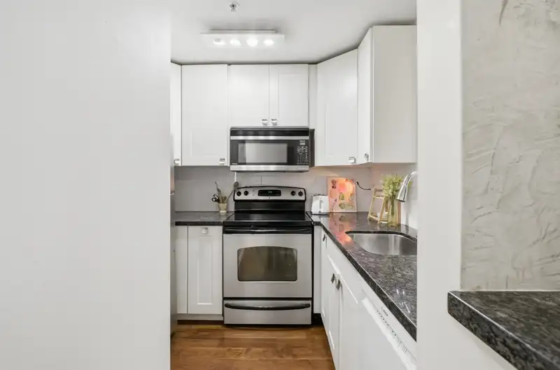 307 1230 HARO STREET - photo 3 of 19