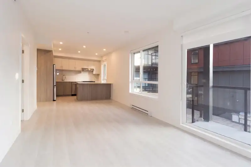 201 13838 108 AVENUE - photo 2 of 25