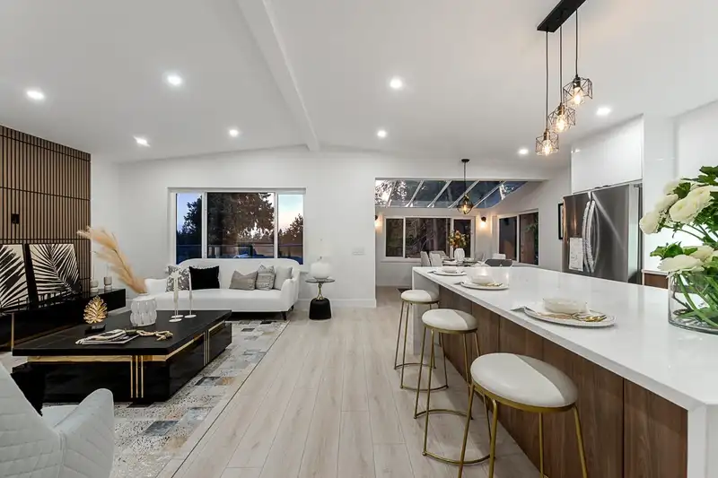531 GREENWAY AVENUE - photo 2 of 40