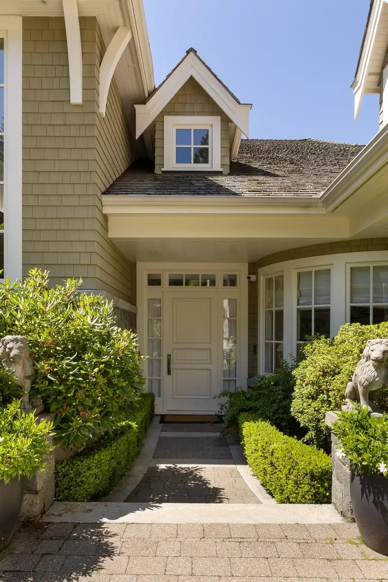 6154 GLENEAGLES DRIVE - photo 4 of 40