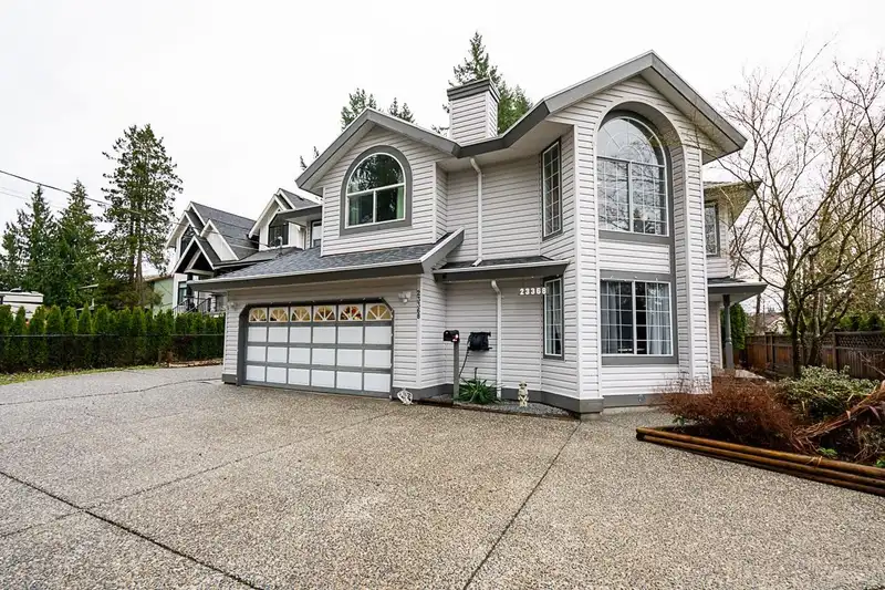 23368 124 AVENUE - photo 2 of 37