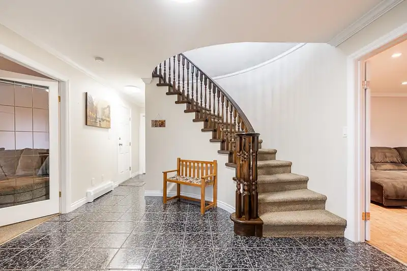 23368 124 AVENUE - photo 4 of 37